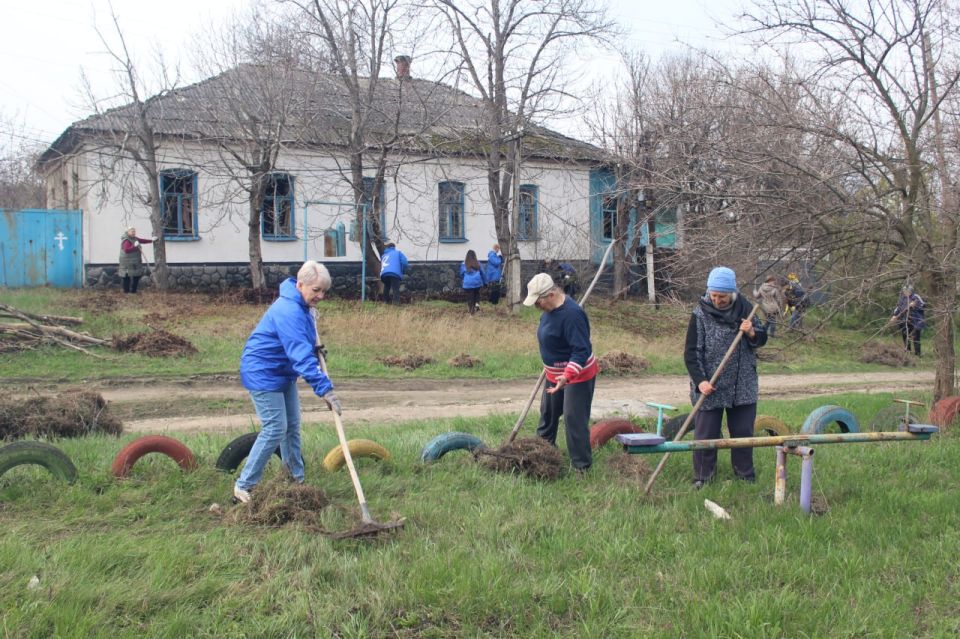 Акция «Весна – пора наводить порядки» у храма в Веселой Горе Акция «Весна – пора наводить порядки» у храма в Веселой Горе