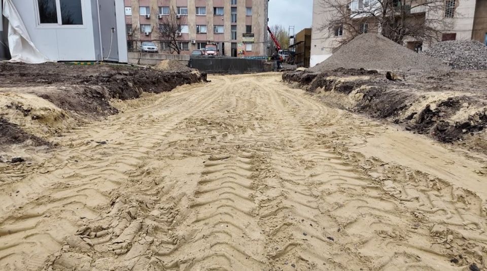 Сегодня здание Краснодонского ЗАГСА утепляют минеральной ватой Сегодня здание Краснодонского ЗАГСА утепляют минеральной ватой