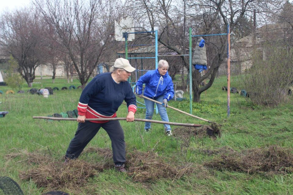 Акция «Весна – пора наводить порядки» у храма в Веселой Горе Акция «Весна – пора наводить порядки» у храма в Веселой Горе