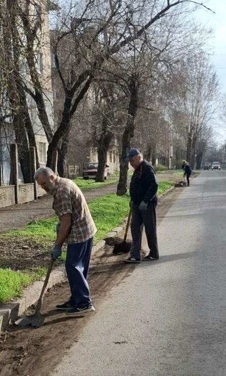 Сотрудники Алчевской спортивной школы №2 имени А.Е. Морозова приняли участие в общегородском субботнике в рамках эстафеты «Весна — пора наводить порядки» Сотрудники Алчевской спортивной школы №2 имени А.Е. Морозова приняли участие в общегородском субботнике в рамках эстафеты «Весна — пора наводить порядки»