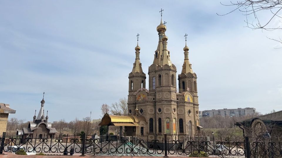 В Алчевске Единая Россия навела порядок у храма в честь великомученика и Победоносца Георгия В Алчевске Единая Россия навела порядок у храма в честь великомученика и Победоносца Георгия