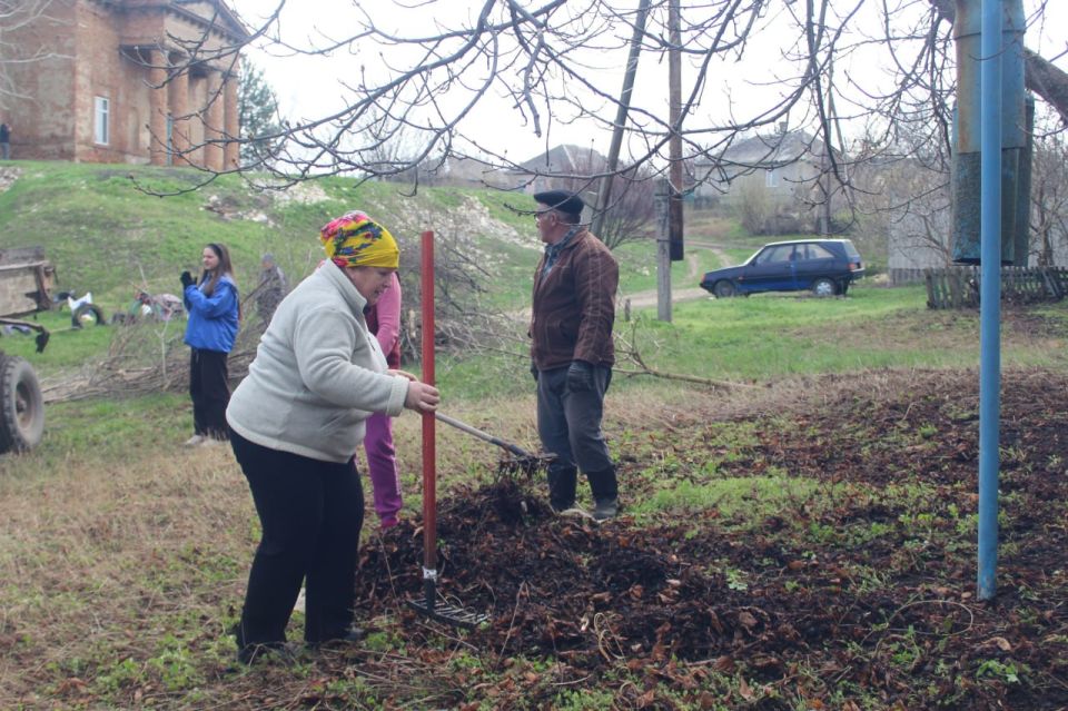 Акция «Весна – пора наводить порядки» у храма в Веселой Горе Акция «Весна – пора наводить порядки» у храма в Веселой Горе