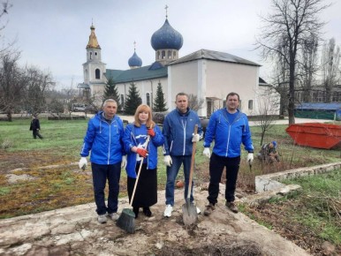 Андрей Губарев: Субботник у памятника шахтёрам успешно состоялся!