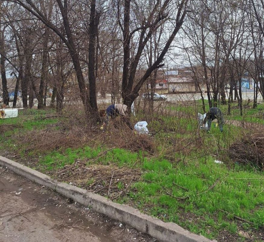 3 апреля работники МУП "Рынок города Алчевска" приняли участие в общегородском субботнике, очистив от мусора территории общего пользования 3 апреля работники МУП "Рынок города Алчевска" приняли участие в общегородском субботнике, очистив от мусора территории общего пользования