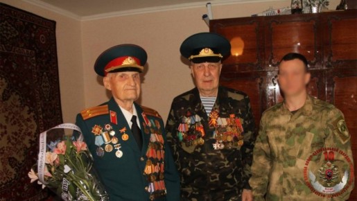 В ЛНР росгвардейцы поздравили со 100-летним юбилеем ветерана Великой Отечественной войны