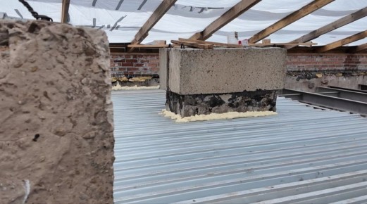 На Лютикова, 27 продолжаются демонтажные работы