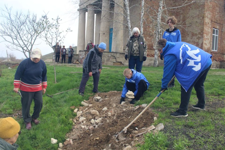 Акция «Весна – пора наводить порядки» у храма в Веселой Горе Акция «Весна – пора наводить порядки» у храма в Веселой Горе