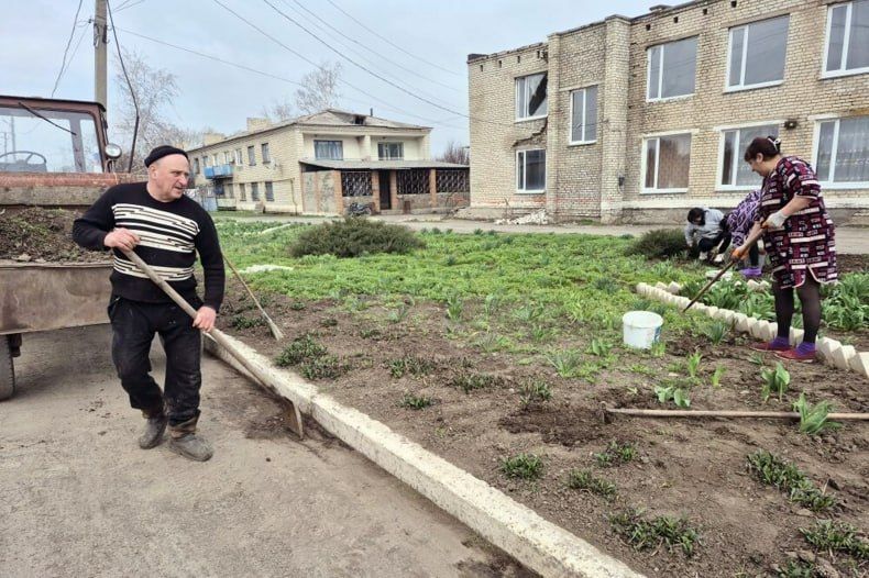 Общими усилиями вычищается село Медвежанка! Общими усилиями вычищается село Медвежанка!