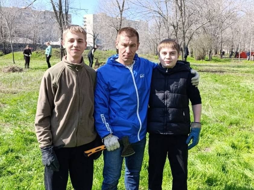 Сергей Колягин: Городской субботник: сквер у ДК Крупской преобразился благодаря общим усилиям! Сергей Колягин: Городской субботник: сквер у ДК Крупской преобразился благодаря общим усилиям!