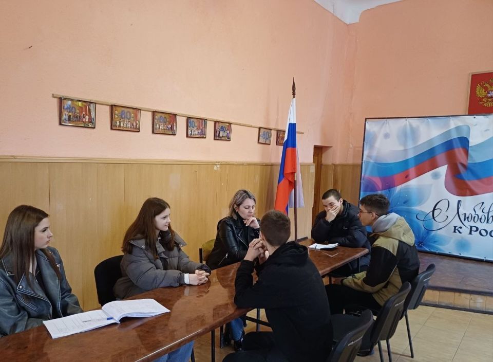 Сегодня в центре досуга "Дзержинец" прошло заседание клуба "Патриот" Сегодня в центре досуга "Дзержинец" прошло заседание клуба "Патриот"
