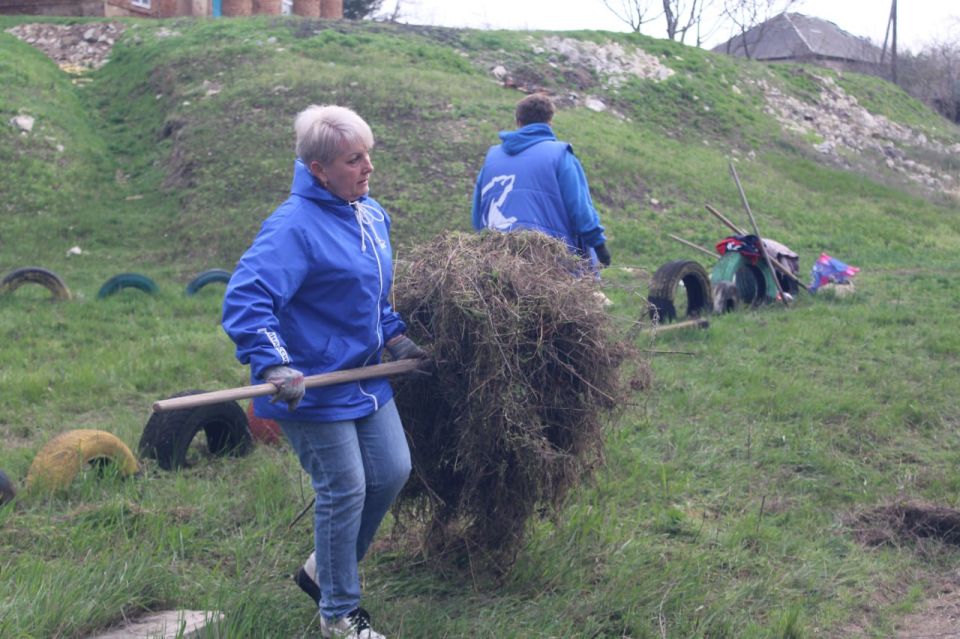 В рамках эстафеты добрых дел «Весна – пора наводить порядки» в преддверии храмового праздника и Светлой Пасхи Господней единороссы Славяносербщины провели субботник по благоустройству территории возле Храма Благовещения... В рамках эстафеты добрых дел «Весна – пора наводить порядки» в преддверии храмового праздника и Светлой Пасхи Господней единороссы Славяносербщины провели субботник по благоустройству территории возле Храма Благовещения...
