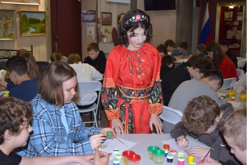 Творческий мастер-класс по росписи пасхальных писанок провели в Свердловске Творческий мастер-класс по росписи пасхальных писанок провели в Свердловске