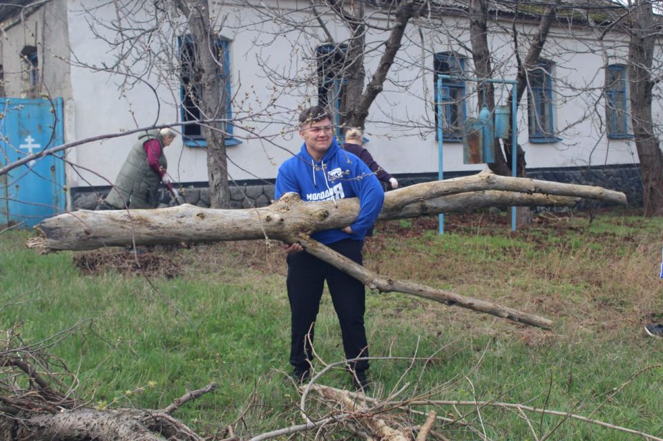 Акция «Весна – пора наводить порядки» у храма в Веселой Горе Акция «Весна – пора наводить порядки» у храма в Веселой Горе