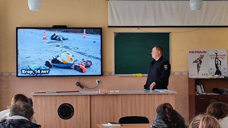 11 Госавтоинспекторы продолжают профработу по формированию устойчивых навыков безопасного поведения на дороге 11 Госавтоинспекторы продолжают профработу по формированию устойчивых навыков безопасного поведения на дороге