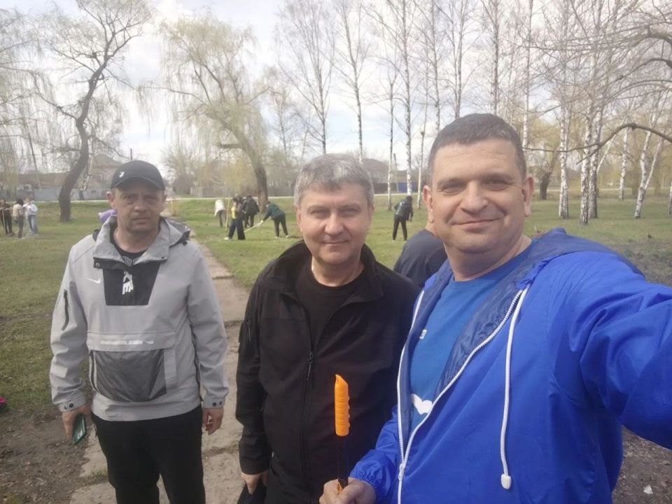 Олег Коваль: 3 апреля, в рамках эстафеты добрых дел "Весна - пора наводить порядки" инициированной партией "Единая Россия" принял участие во Всероссийском партийном субботнике, организованном в Старобельском муниципальном... Олег Коваль: 3 апреля, в рамках эстафеты добрых дел "Весна - пора наводить порядки" инициированной партией "Единая Россия" принял участие во Всероссийском партийном субботнике, организованном в Старобельском муниципальном...