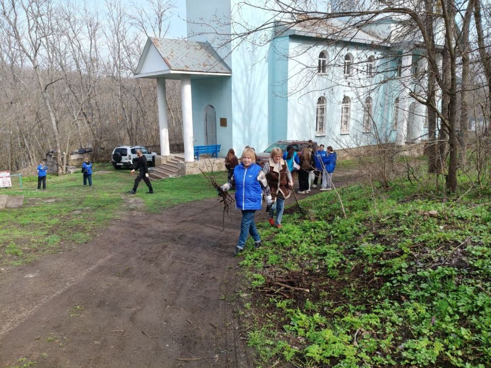 03.04.2026г. Сотрудники Чугинского отдела жизнеобеспечения, члены партии "Единая Россия", приняли активное участие в субботнике, который прошёл на территории нашего отдела, в урочище Киселева балка 03.04.2026г. Сотрудники Чугинского отдела жизнеобеспечения, члены партии "Единая Россия", приняли активное участие в субботнике, который прошёл на территории нашего отдела, в урочище Киселева балка