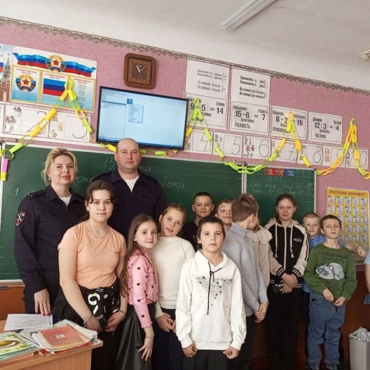 11 Госавтоинспекторы продолжают профработу по формированию устойчивых навыков безопасного поведения на дороге 11 Госавтоинспекторы продолжают профработу по формированию устойчивых навыков безопасного поведения на дороге