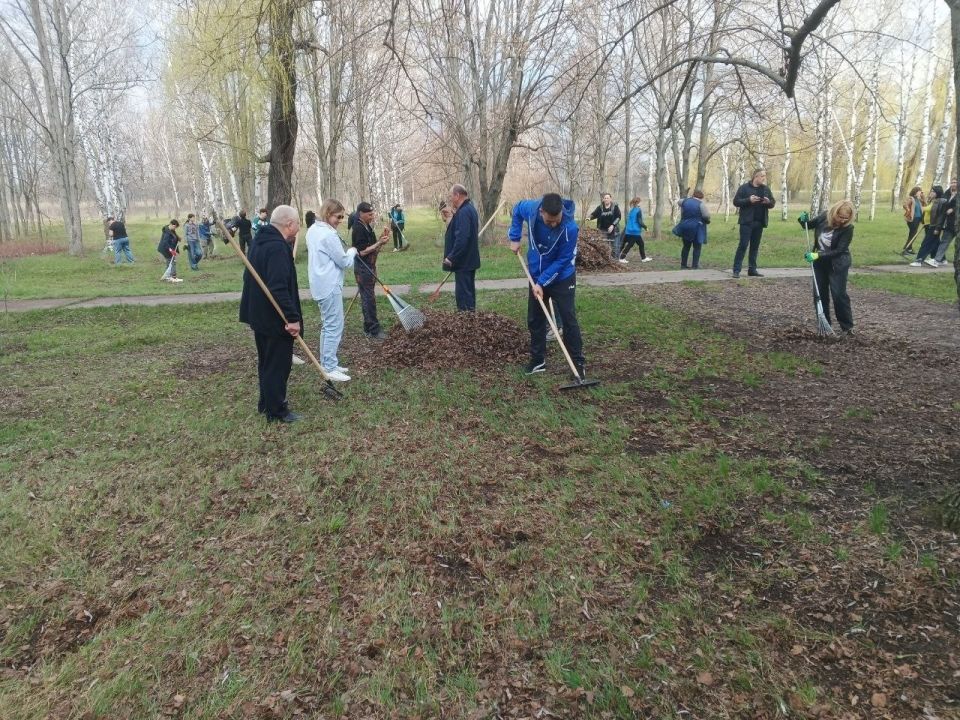Олег Коваль: 3 апреля, в рамках эстафеты добрых дел "Весна - пора наводить порядки" инициированной партией "Единая Россия" принял участие во Всероссийском партийном субботнике, организованном в Старобельском муниципальном... Олег Коваль: 3 апреля, в рамках эстафеты добрых дел "Весна - пора наводить порядки" инициированной партией "Единая Россия" принял участие во Всероссийском партийном субботнике, организованном в Старобельском муниципальном...