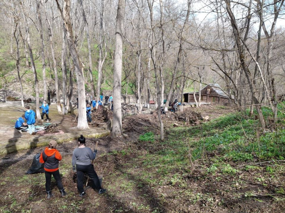 03.04.2026г. Сотрудники Чугинского отдела жизнеобеспечения, члены партии "Единая Россия", приняли активное участие в субботнике, который прошёл на территории нашего отдела, в урочище Киселева балка 03.04.2026г. Сотрудники Чугинского отдела жизнеобеспечения, члены партии "Единая Россия", приняли активное участие в субботнике, который прошёл на территории нашего отдела, в урочище Киселева балка