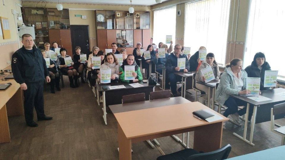 11 Госавтоинспекторы продолжают профработу по формированию устойчивых навыков безопасного поведения на дороге 11 Госавтоинспекторы продолжают профработу по формированию устойчивых навыков безопасного поведения на дороге