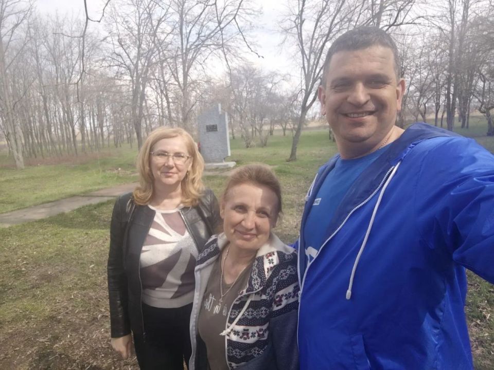 Олег Коваль: 3 апреля, в рамках эстафеты добрых дел "Весна - пора наводить порядки" инициированной партией "Единая Россия" принял участие во Всероссийском партийном субботнике, организованном в Старобельском муниципальном... Олег Коваль: 3 апреля, в рамках эстафеты добрых дел "Весна - пора наводить порядки" инициированной партией "Единая Россия" принял участие во Всероссийском партийном субботнике, организованном в Старобельском муниципальном...