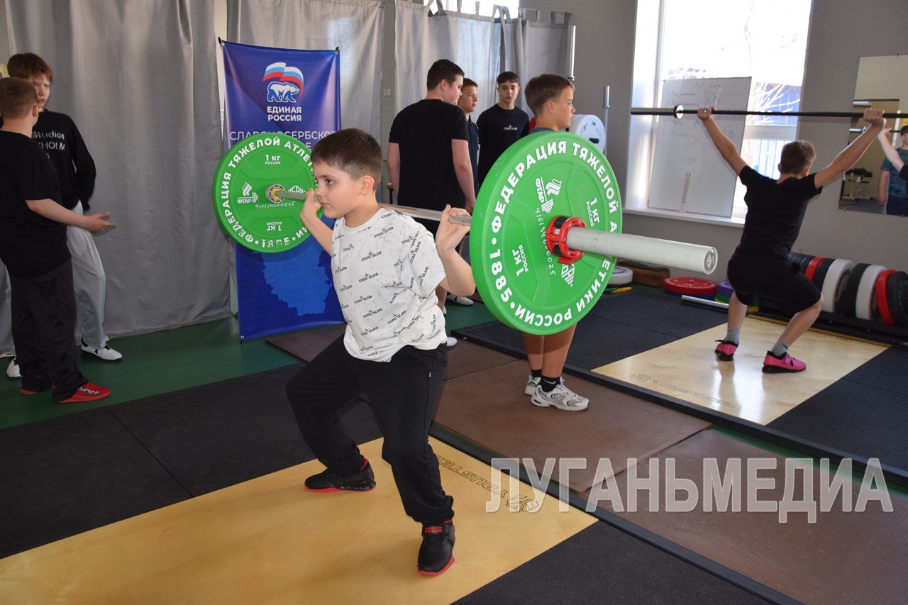Открытая тренировка по тяжелой атлетике прошла в Славяносербске Открытая тренировка по тяжелой атлетике прошла в Славяносербске