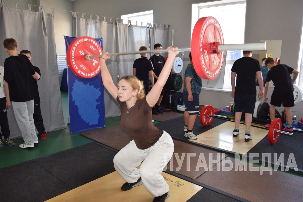 Открытая тренировка по тяжелой атлетике прошла в Славяносербске Открытая тренировка по тяжелой атлетике прошла в Славяносербске