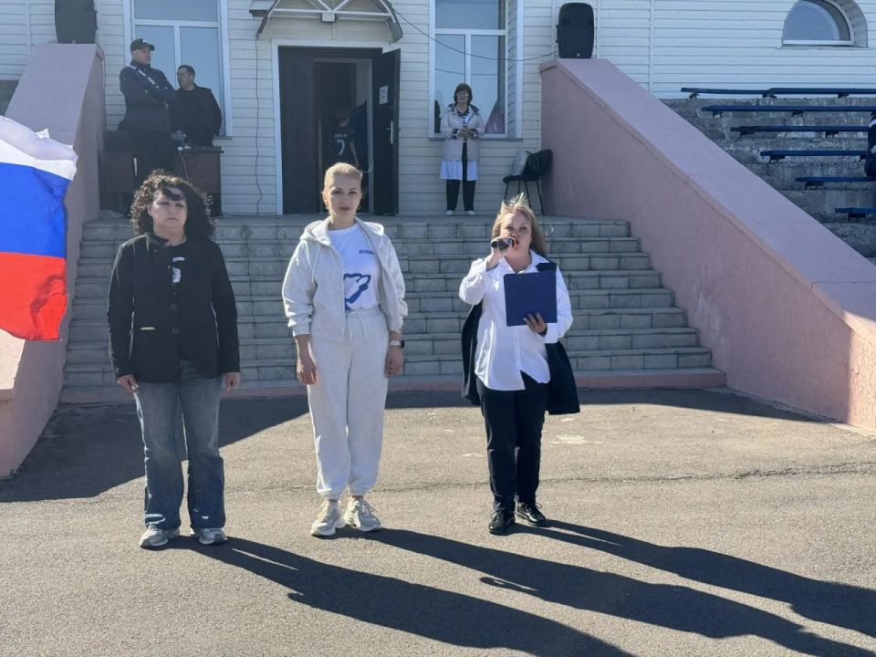 В рамках всероссийского марафона «Сила России» в Краснодоне провели открытую Республиканскую Зарядку В рамках всероссийского марафона «Сила России» в Краснодоне провели открытую Республиканскую Зарядку