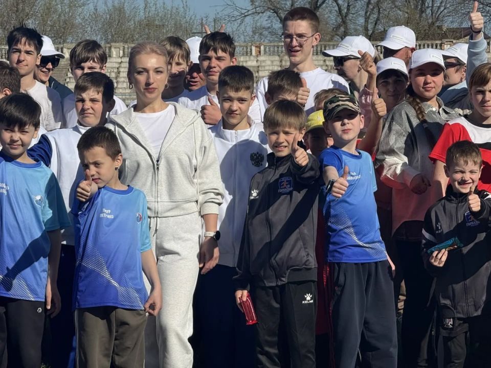В рамках всероссийского марафона «Сила России» в Краснодоне провели открытую Республиканскую Зарядку В рамках всероссийского марафона «Сила России» в Краснодоне провели открытую Республиканскую Зарядку