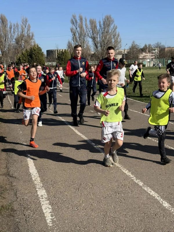 В рамках всероссийского марафона «Сила России» в Краснодоне провели открытую Республиканскую Зарядку В рамках всероссийского марафона «Сила России» в Краснодоне провели открытую Республиканскую Зарядку