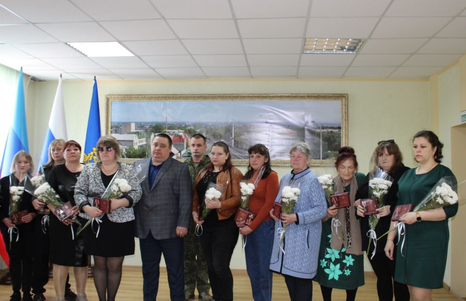 В Администрации городского округа город Ровеньки состоялось вручение государственных наград Российской Федерации членам семей погибших защитников Отечества В Администрации городского округа город Ровеньки состоялось вручение государственных наград Российской Федерации членам семей погибших защитников Отечества