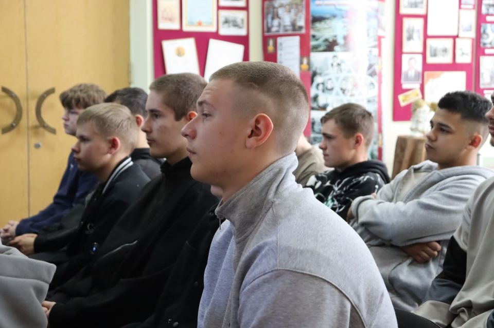 В Стаханове прошёл урок истории, посвящённый событиям Русской весны 2014 года В Стаханове прошёл урок истории, посвящённый событиям Русской весны 2014 года