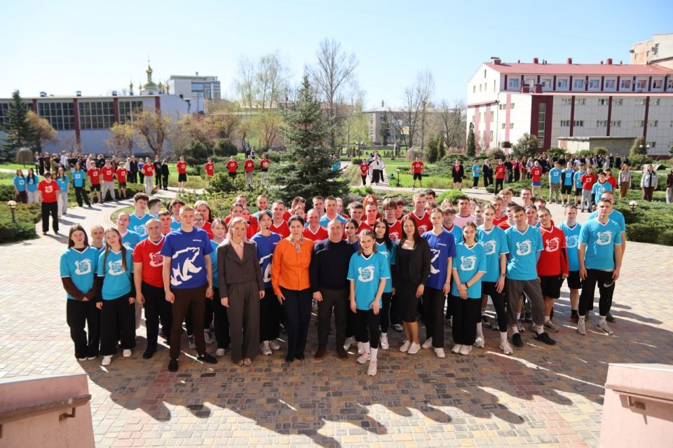 В Луганском педуниверситете прошла массовая зарядка в рамках марафона «Сила России» В Луганском педуниверситете прошла массовая зарядка в рамках марафона «Сила России»