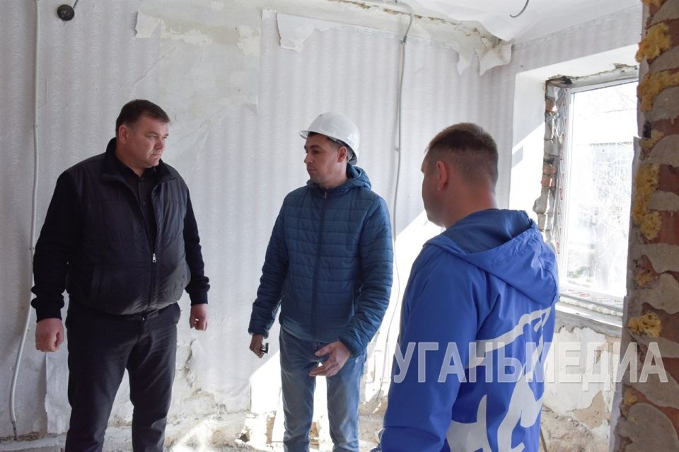 В рамках «Народной программы» партии «Единая Россия» продолжается ремонт пункта временного размещения в Красном Луче В рамках «Народной программы» партии «Единая Россия» продолжается ремонт пункта временного размещения в Красном Луче