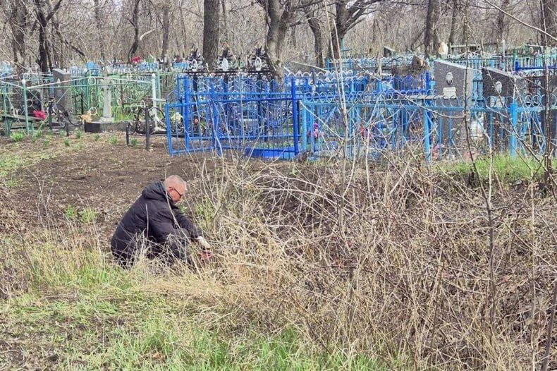Кладбища в сёлах и посёлках приводятся в порядок Кладбища в сёлах и посёлках приводятся в порядок