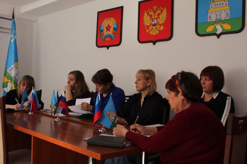 Юлия Кожухарь: Сегодня провела еженедельное аппаратное совещание с начальниками управлений, отделов и подведомственных учреждений администрации округа Юлия Кожухарь: Сегодня провела еженедельное аппаратное совещание с начальниками управлений, отделов и подведомственных учреждений администрации округа