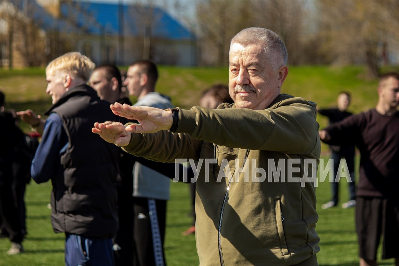 В Луганске на стадионе Луганского государственного университета им. В. Даля состоялось открытие Всероссийского спортивного марафона «Сила России», инициированного политической партией «Единая Россия» В Луганске на стадионе Луганского государственного университета им. В. Даля состоялось открытие Всероссийского спортивного марафона «Сила России», инициированного политической партией «Единая Россия»
