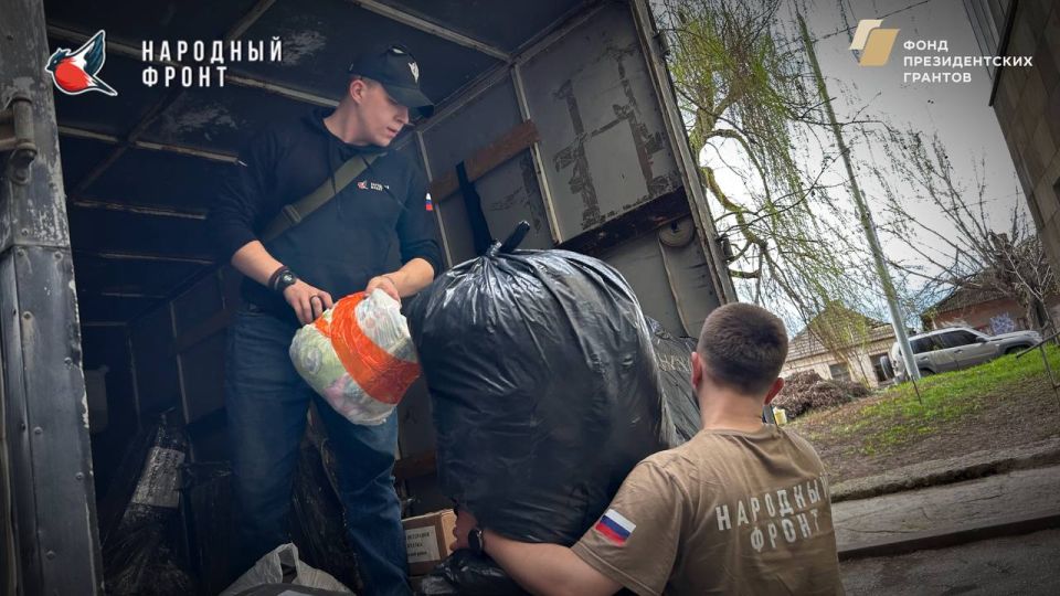 Молодёжка НФ ЛНР приняла важную гуманитарную помощь, которая будет передана нашим смелым бойцам на передовой Молодёжка НФ ЛНР приняла важную гуманитарную помощь, которая будет передана нашим смелым бойцам на передовой