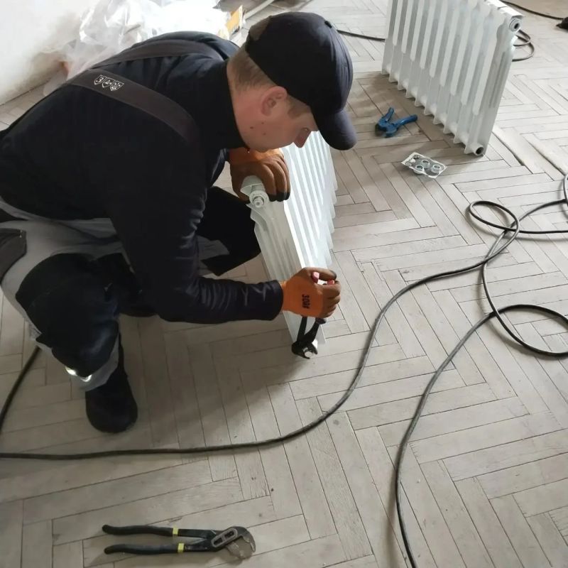 В Лутугинском доме культуры им. Т. Г. Шевченко заменили радиаторы в холле В Лутугинском доме культуры им. Т. Г. Шевченко заменили радиаторы в холле