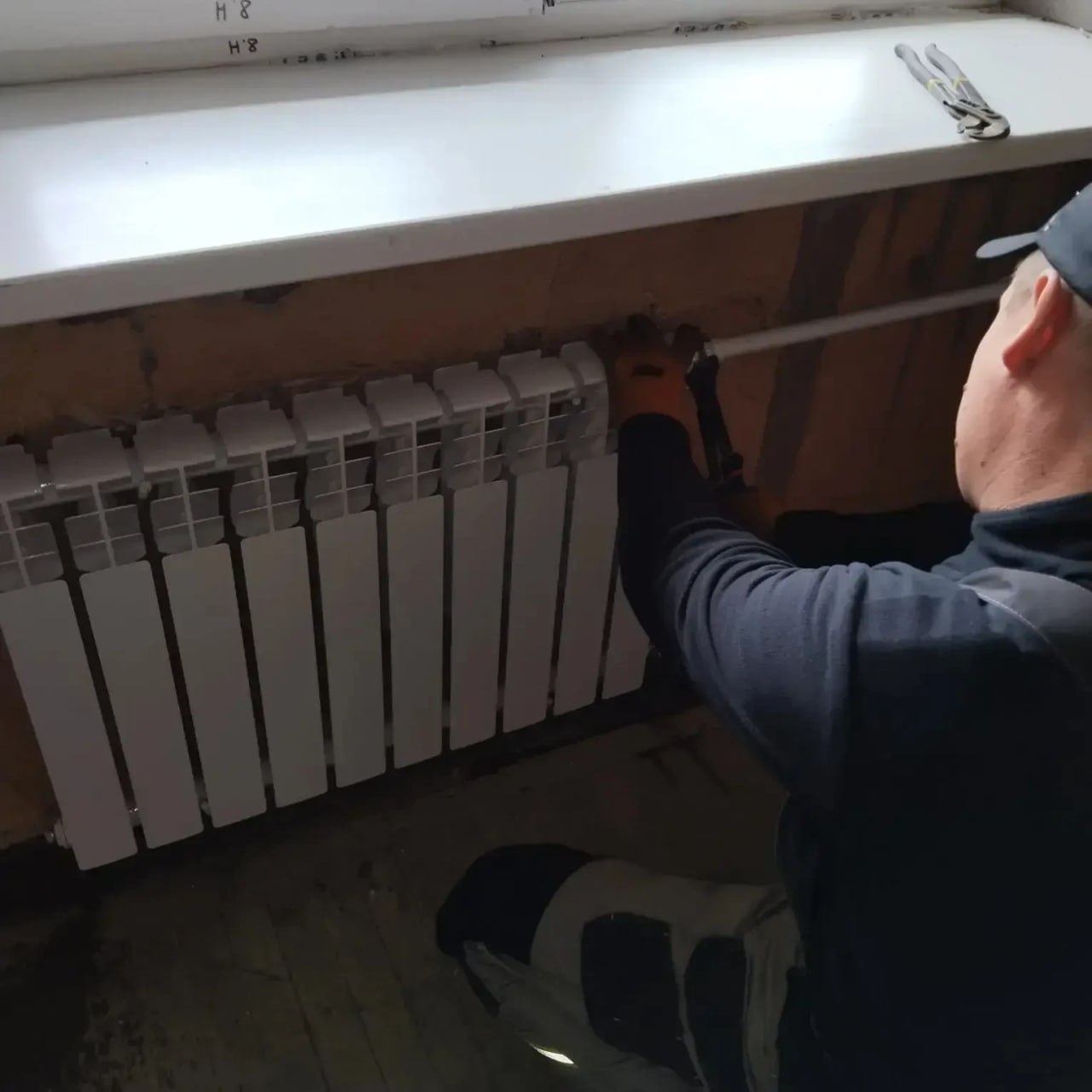 В Лутугинском доме культуры им. Т. Г. Шевченко заменили радиаторы в холле