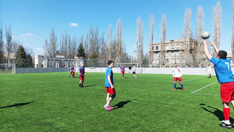 «Мяч дружбы»: старт дан!. 5 апреля на стадионе «Победа» в Стаханове торжественно стартовало открытое первенство по футболу среди любительских команд, приуроченное к Году единства народов России «Мяч дружбы»: старт дан!. 5 апреля на стадионе «Победа» в Стаханове торжественно стартовало открытое первенство по футболу среди любительских команд, приуроченное к Году единства народов России