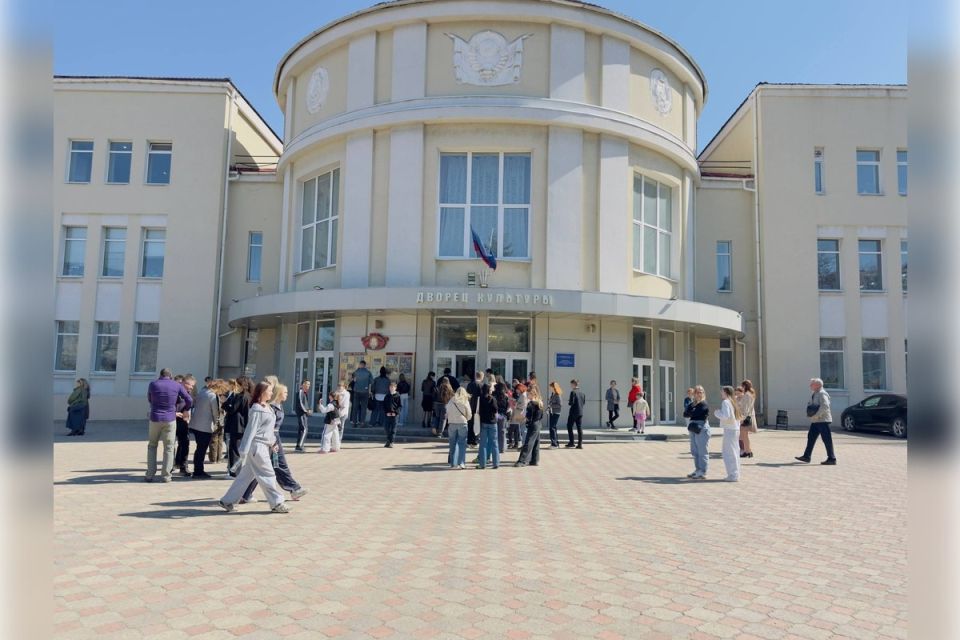 При поддержке Единой России семьи участников СВО посетили премьеру спектакля «КотоБум» При поддержке Единой России семьи участников СВО посетили премьеру спектакля «КотоБум»