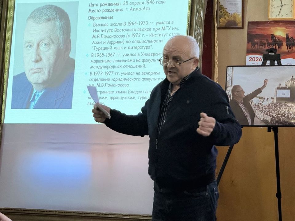 «Спорить можно с кем угодно, но Жириновский спорил с историей и часто выигрывал» «Спорить можно с кем угодно, но Жириновский спорил с историей и часто выигрывал»