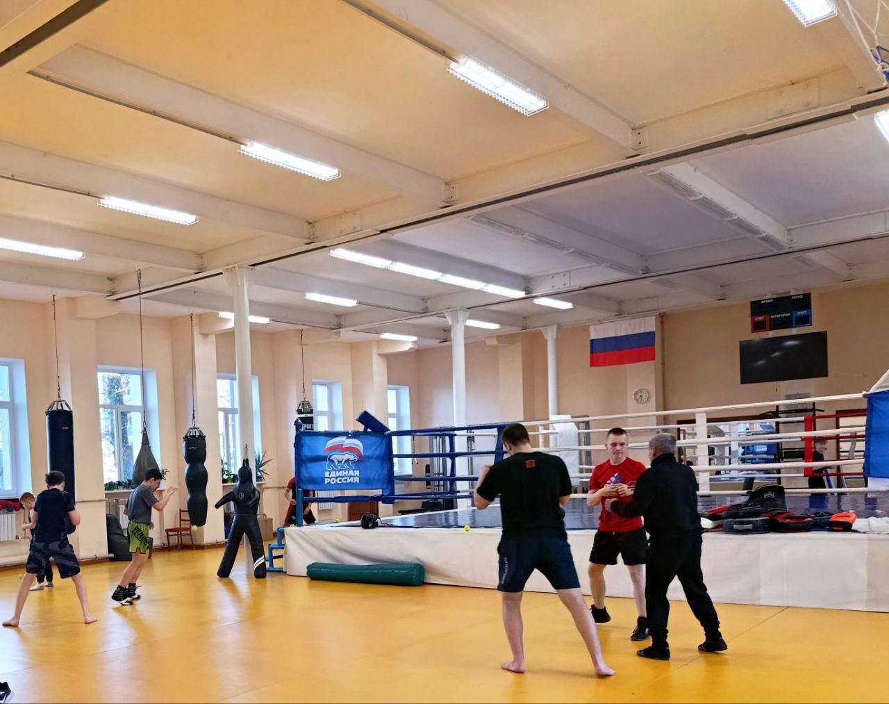 «Бокс с чемпионом». Сегодня в зале бокса г. Северодонецк состоялась открытая тренировка по боксу «Бокс с чемпионом». Сегодня в зале бокса г. Северодонецк состоялась открытая тренировка по боксу