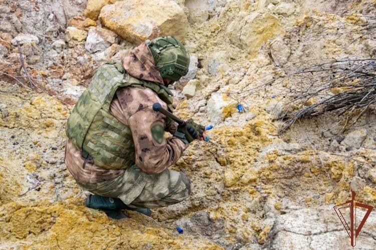 В ЛНР саперы Росгвардии ликвидировали более 170 взрывоопасных предметов В ЛНР саперы Росгвардии ликвидировали более 170 взрывоопасных предметов