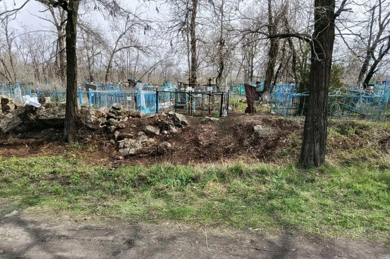 Кладбища в сёлах и посёлках приводятся в порядок Кладбища в сёлах и посёлках приводятся в порядок