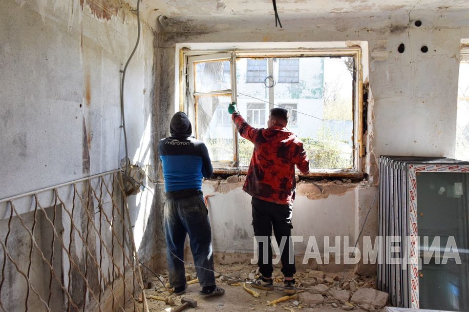 В рамках «Народной программы» партии «Единая Россия» продолжается ремонт пункта временного размещения в Красном Луче В рамках «Народной программы» партии «Единая Россия» продолжается ремонт пункта временного размещения в Красном Луче