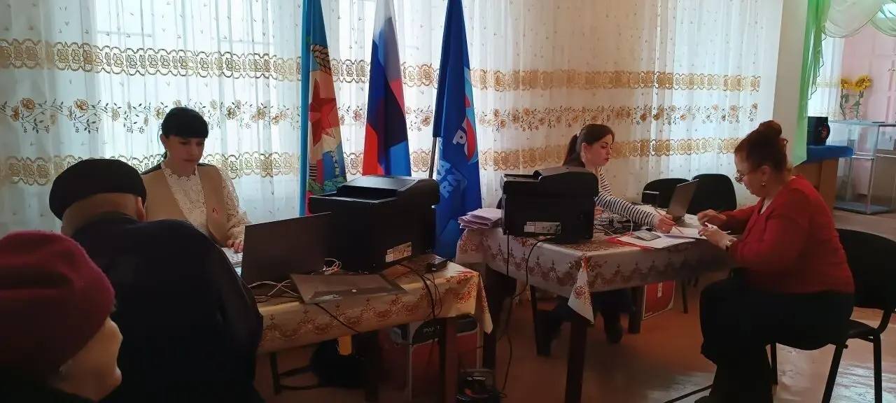 Работа Мобильного офиса МФЦ в посёлке Дубовский Работа Мобильного офиса МФЦ в посёлке Дубовский