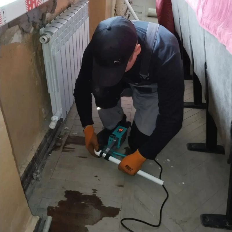 В Лутугинском доме культуры им. Т. Г. Шевченко заменили радиаторы в холле В Лутугинском доме культуры им. Т. Г. Шевченко заменили радиаторы в холле