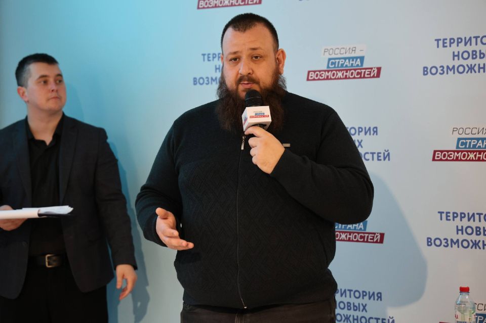 Луганск и Екатеринбург: Молодежь объединилась в дебатах Луганск и Екатеринбург: Молодежь объединилась в дебатах